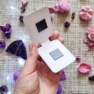 Semn de Carte Magnetic Holografic cu Pisică Neagră � Cadou pentru iubitorii de lectură - cărți și creații cu tematică muzicală, cadouri - semn de carte - Artynos.ro