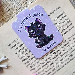 Semn de Carte Magnetic Holografic cu Pisica Neagra � Cadou pentru iubitorii de lectura, Carti si creatii cu tematica muzicala, cadouri, Semn de carte, Arta de hartie, Fotografie, grafica, desen, ilustratie, ARTYNOS