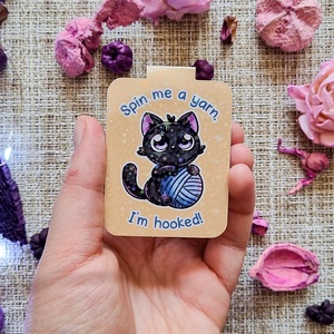 Semn de Carte Magnetic cu Pisică � Finisaj Holografic cu Sclipici - cărți și creații cu tematică muzicală, cadouri - semn de carte - Artynos.ro