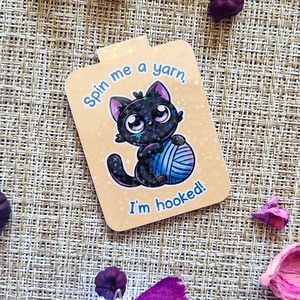 Semn de Carte Magnetic cu Pisică � Finisaj Holografic cu Sclipici - cărți și creații cu tematică muzicală, cadouri - semn de carte - Artynos.ro