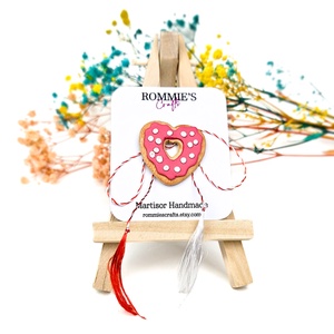 Mărțișor Broșă Biscuit Inimă � Lucrat Manual din Lut Polimeric, 3x3 cm - bijuterii - mărțișor - Artynos.ro
