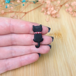 Mărțișor Broșă Pisică Neagră � Lucrat Manual din Lut Polimeric, 2.7x1.2 cm - bijuterii - mărțișor - Artynos.ro