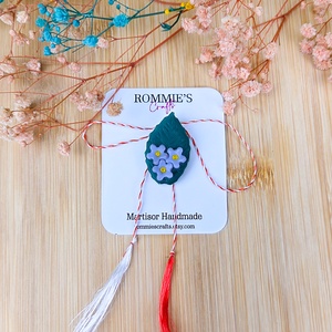 Mărțișor Broșă Frunză cu Flori � Lucrat Manual din Lut Polimeric, 3x2 cm - bijuterii - mărțișor - Artynos.ro