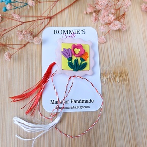 Martisor Handmade Timbru Floral din Lut Polimeric � Brosa cu Ac si Snur Traditional Alb-Rosu - bijuterii - mărțișor - Artynos.ro