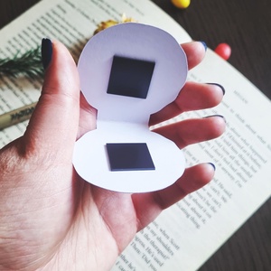 Semn de carte cu magnet Chocolate Cookie � Finisaj Holografic cu Sclipici - cărți și creații cu tematică muzicală, cadouri - semn de carte - Artynos.ro