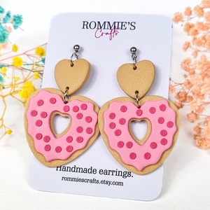 Cercei Donut Roz in Forma de Inima � Bijuterii handmade din lut polimeric, Bijuterii, Cercei, Cercei lungi, , ARTYNOS