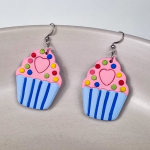 Cercei Cupcake � Bijuterii handmade din lut polimeric, inspirație desert - bijuterii - cercei - cercei lungi - Artynos.ro