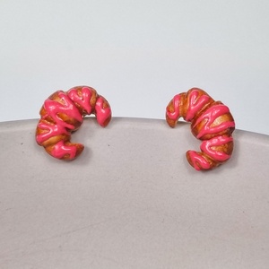 Cercei Handmade Croissant cu Căpșuni � Cercei Originali Cadou pentru Iubitoare de Dulciuri - bijuterii - cercei - cercei cu figurine - Artynos.ro