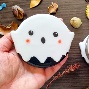 Suport pahare fantoma cute 1 bucata, handmade din lut si pictat manual, Casa & Stil de viata, Decoratiuni de casa, Halloween - tot ce ai nevoie de o petrecere!, Ornamente de Halloween, , ARTYNOS