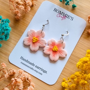 Cercei sakura handmade din lut polimeric, flori roz inspirate de ciresii japonezi - bijuterii - cercei - cercei cu figurine - Artynos.ro