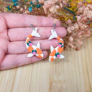 Cercei pesti koi handmade din lut polimeric, inspirati din cultura japoneza - bijuterii - cercei - cercei lungi - Artynos.ro