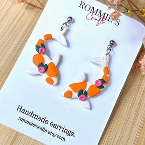 Cercei pesti koi handmade din lut polimeric, inspirati din cultura japoneza - bijuterii - cercei - cercei lungi - Artynos.ro