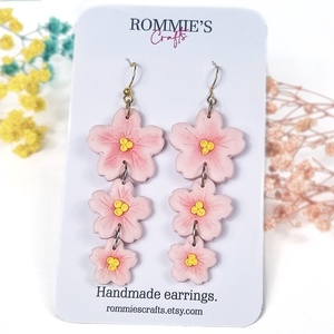 Cercei sakura lungi, handmade din lut polimeric, flori roz inspirate de ciresii japonezi, Bijuterii, Cercei, Cercei lungi, , ARTYNOS