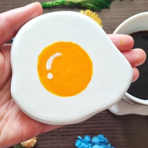 Suport pahare ou prajit, 1 bucata, modelat din lut si pictat manual, Casa & Stil de viata, Decoratiuni de casa, Decoratiuni de masa si rafturi, Decoratiuni de masa, , ARTYNOS