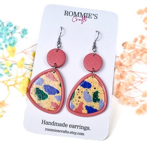 Cercei terrazzo handmade din lut polimeric, colorati, moderni - Artynos.ro