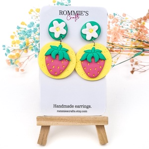 Cercei Căpșuni � Bijuterii handmade din lut polimeric, inspirație de vară - bijuterii - cercei - cercei lungi - Artynos.ro