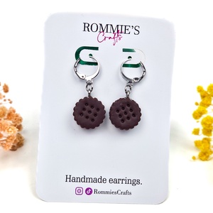 Cercei biscuiti cu ciocolata, handmade din lut polimeric, Bijuterii, Cercei, Cercei lungi, , Cercei handmade din lut polimeric inspirati de biscuitii cu crema de ciocolata. Usori si confortabi..., ARTYNOS
