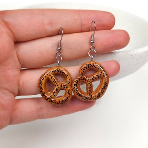Cercei covrigei handmade din lut polimeric, inspiratie food - bijuterii - cercei - cercei lungi - Artynos.ro