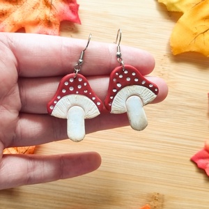 Cercei toamna ciupercute rosii, handmade din lut polimeric, stil cottagecore - bijuterii - cercei - cercei lungi - Artynos.ro