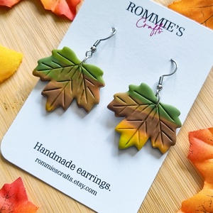 Cercei frunze de artar in culori de toamna, handmade din lut polimeric, Bijuterii, Cercei, Cercei lungi, , Cercei handmade din lut polimeric in forma de frunze de artar, realizati intr-un degrade de verde, ..., ARTYNOS