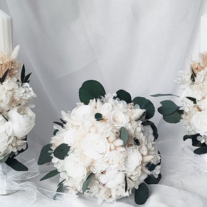 Set nunta - buchet de mireasa si lumanari de cununie realizat cu trandafiri si bujori criogenati, plante stabiliza, Accesorii nunta, Amintiri si cadouri de nunta, Cadou nunta, Set de ceremonie, Aranjament de flori, Altele, ARTYNOS