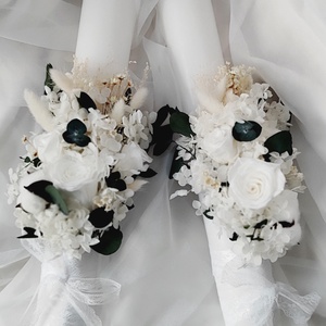 Set nunta - buchet de mireasa si lumanari realizat cu trandafiri criogenati, hortensie, eucalypt și măslin stabilizate - accesorii nuntă - buchet mireasă  - Artynos.ro