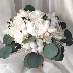 Buchet mireasa alb / verde realizat cu flori și plante criogenate / stabilizate - accesorii nuntă - buchet mireasă  - Artynos.ro