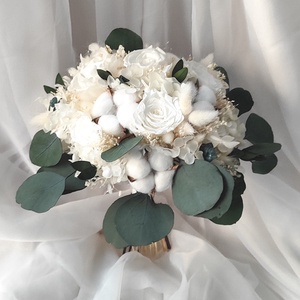 Buchet mireasa alb / verde realizat cu flori și plante criogenate / stabilizate - accesorii nuntă - buchet mireasă  - Artynos.ro