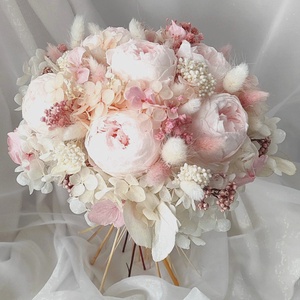 Buchet de mireasa cu bujori roz criogenati, Accesorii nunta, Buchet mireasa , Aranjament de flori, Buchet de mireasa elegant, natural, atemporal. Creat cu multa grija si emotie, din bujori conservat..., ARTYNOS