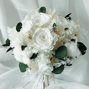 Buchet mireasa alb / verde realizat cu trandafiri, flori si plante criogenate / stabilizate, Accesorii nunta, Buchet mireasa , , ARTYNOS