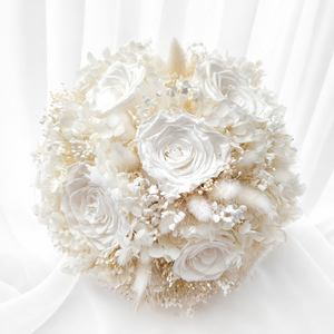 Buchet mireasa atemporal Pure White realizat din trandafiri criogenati albi, hortensiei, broom, Accesorii nunta, Buchet mireasa , , Buchet de mireasa elegant, natural, atemporal. Creat cu multa grija si emotie, din trandafiri conse..., ARTYNOS