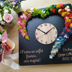 Decoratiune Ceas - Cadre Didactice- invatatoare,educatoare,profesori ideal pentru serbare, final de an scolar, Casa & Stil de viata, Decoratiuni de casa, Accesorii florale, Buchete de flori, Aranjament de flori, Gravare, pirogravura, Aranjament Floral Decorativ
Recunostinta Cadre Didactice

🌱 Realizat din licheni, trandafiri si alt..., ARTYNOS