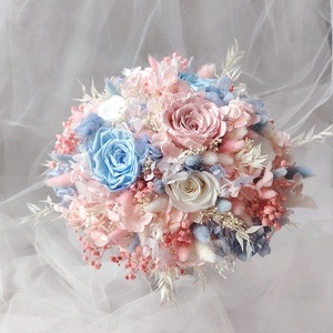 Buchet de mireasa, nasa, cu trandafiri criogenati roz, alb, bleu, Accesorii nunta, Buchet mireasa , Aranjament de flori, ARTYNOS