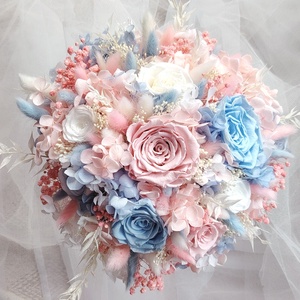 Buchet de mireasa, nașa, cu trandafiri criogenati roz, alb, bleu - accesorii nuntă - buchet mireasă  - Artynos.ro
