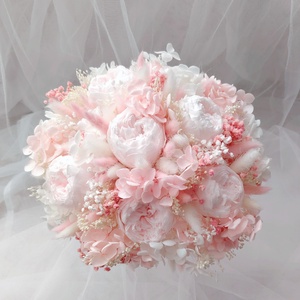 Buchet de mireasa cu bujori roz criogenati - accesorii nuntă - buchet mireasă  - Artynos.ro
