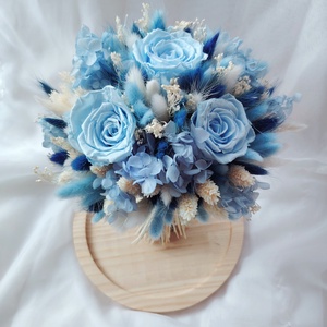 Buchet de mireasa / nasa cu trandafiri și flori criogenate alb/bleu/albastru - accesorii nuntă - buchet mireasă  - Artynos.ro
