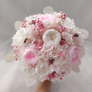 Buchet de mireasa cu bujori criogenati roz și alb - accesorii nuntă - buchet mireasă  - Artynos.ro