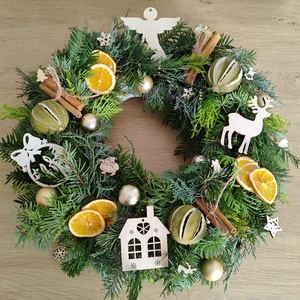 Coroniță de Craciun din brad natural și accesorii specifice pentru decorul usii - crăciun - decorațiuni de crăciun de casă - decor pentru masă de crăciun - Artynos.ro