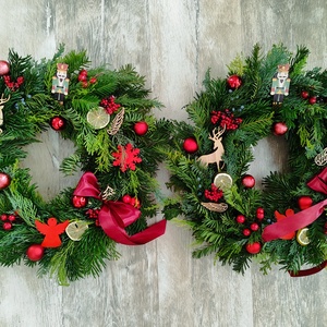 Coroniță de Craciun din brad natural și accesorii specifice pentru decorul usii - crăciun - decorațiuni de crăciun de casă - decor pentru masă de crăciun - Artynos.ro