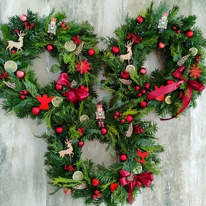 Coroniță de Craciun din brad natural și accesorii specifice pentru decorul usii - crăciun - decorațiuni de crăciun de casă - decor pentru masă de crăciun - Artynos.ro