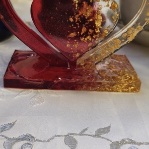 Decor din Rășină  Inimi cu LED Multicolor, Accente Aurii, Suport Romantic Handmade - casă & stil de viață - decorațiuni de casă - decorațiuni de masă și rafturi - decorațiuni de masă - Artynos.ro