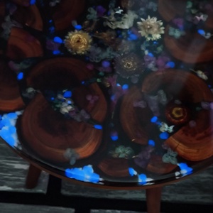 Măsuță handmade cu pietre fluorescente (Glow in the Dark) - casă & stil de viață - mobilier artizanal - mese - Artynos.ro