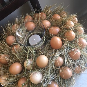 Decor de masă Coroană de ouă de primăvară cu lumânare și vază - decor de masă exclusiv -  - Artynos.ro