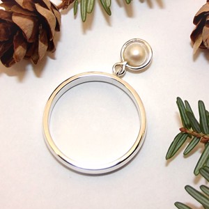 Inel cerc cu perlă albă mobilă, inel de damă din argint, mărimea 58 (EGY.199) - bijuterii - inele - inele cu perle - Artynos.ro Inel cerc cu perlă albă mobilă, inel de damă din argint, mărimea 58 (EGY.199) - bijuterii - inele - inele cu perle - Artynos.ro