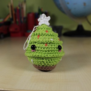 Pom de Craciun, , , Ornament pom de Craciun, aproximativ 8 cm inaltime, figura amigurumi crosetata din fire de bumbac 1..., ARTYNOS