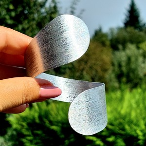 Brățară specială, din aluminiu lucios -  - Artynos.ro Brățară specială, din aluminiu lucios -  - Artynos.ro