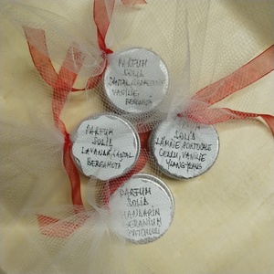 PARFUM SOLID 100% NATURAL CU ULEIURI ESENȚIALE - casă & stil de viață - accesorii de baie - sticlă de parfum - Artynos.ro