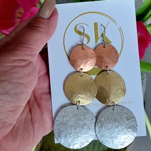 Cercei tricolori din cupru și aluminiu - bijuterii - cercei hoops - Artynos.ro Cercei tricolori din cupru și aluminiu - bijuterii - cercei hoops - Artynos.ro