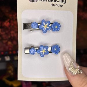 Hair Clip Floare Lut Polimeric, Imbracaminte si moda, Accesorii par, Banda de par si agrafe par, Altele, Agrafa de par cu ornament realizat din lut polimeric - culoare albastru. 
Dimensiune: 4 cm., ARTYNOS