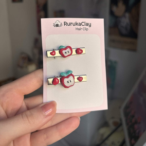Hair Clip Mar Lut Polimeric, Imbracaminte si moda, Accesorii par, Banda de par si agrafe par, Altele, Agrafa de par cu ornament realizat din lut polimeric - culoare rosu. 
Dimensiune: 4 cm., ARTYNOS